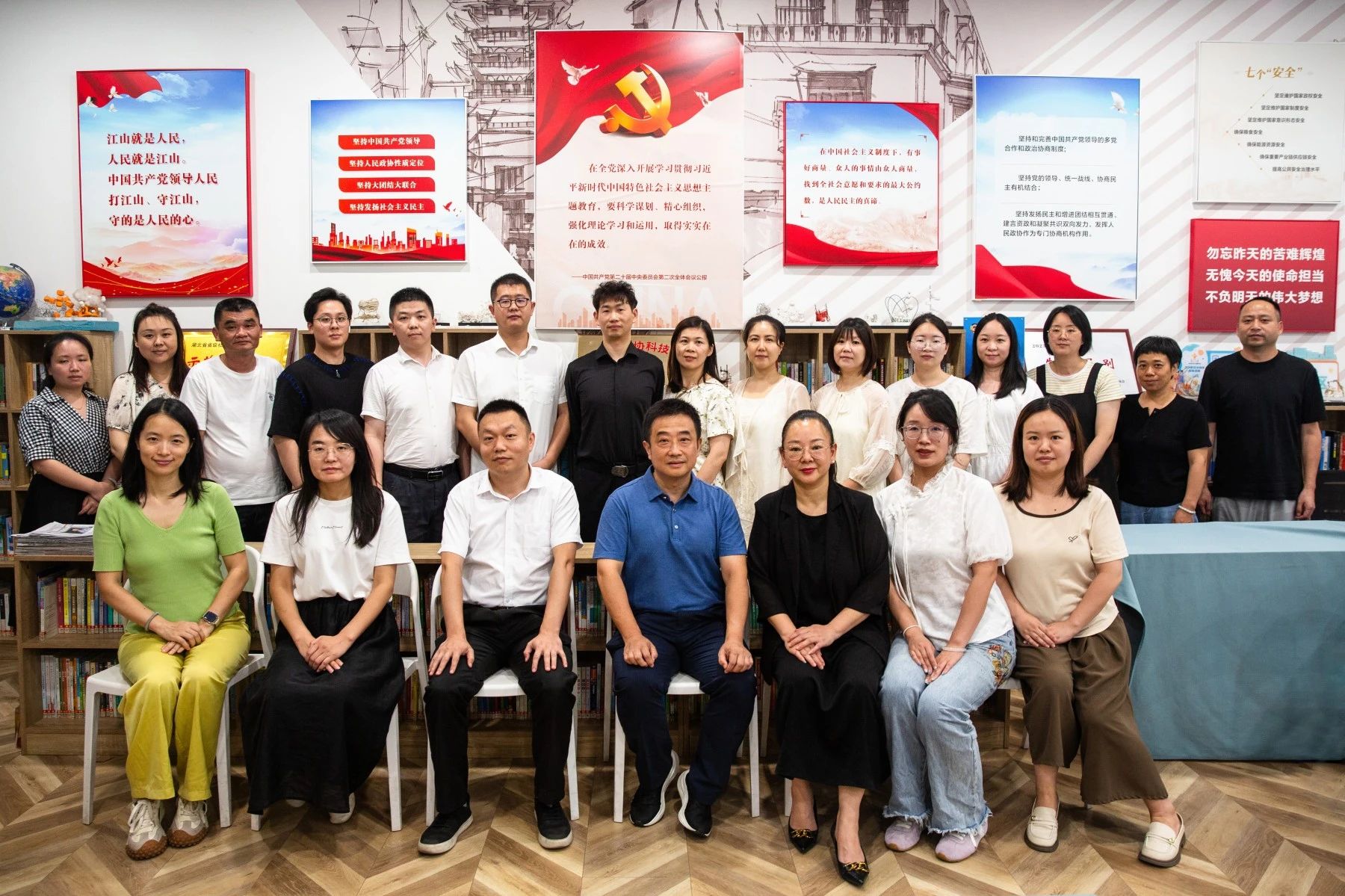 都市產(chǎn)業(yè)集團(tuán)“都市詩(shī)宴·孵化靈感”第二期誦讀活動(dòng)圓滿(mǎn)舉行